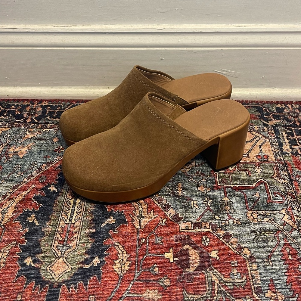 Crown Vintage Heeled Clogs - Tan